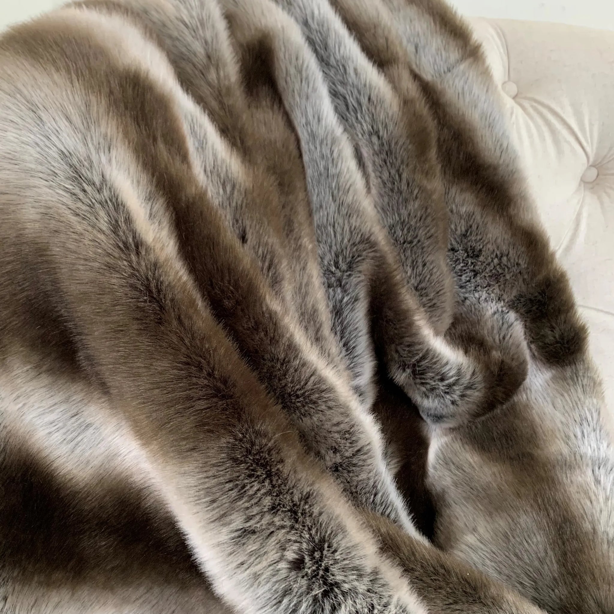 Plutus Fancy Gray Silver Chinchilla Faux Fur Handmade Luxury Throw